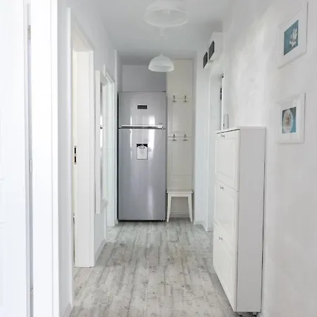 Central Exquisite White Apartmán